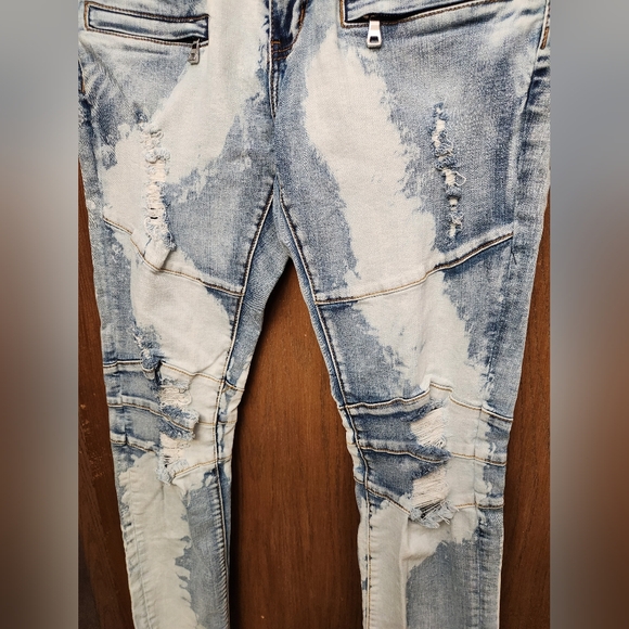 Crysp Denim Distressed Slim Straight Leg Jeans w/ Zipper Pocket Accents - Picture 3 of 9